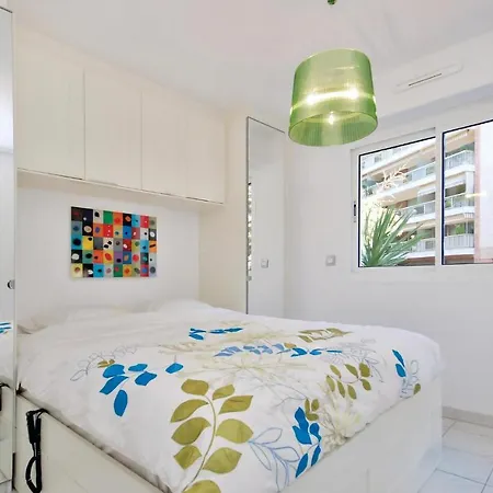 Apartmán In With 2 Bedrooms And Wifi