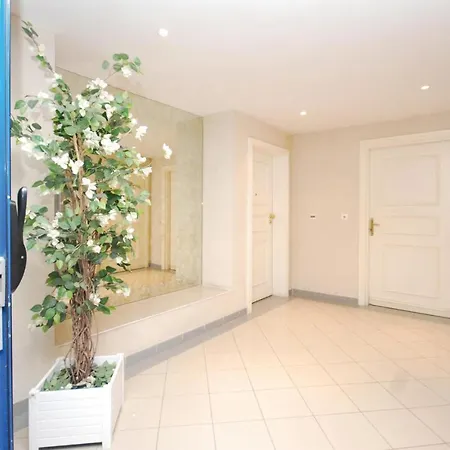 In With 2 Bedrooms And Wifi *